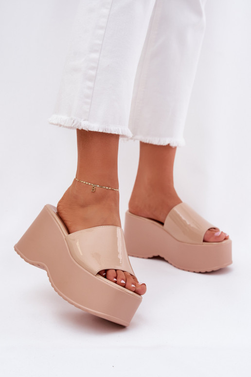 lakiefektiga Naistele sussid platvormiga I Koturnie beežides värvides Nellevia