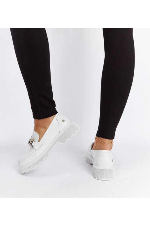 GOE LL2N4038 valged nahkmoškinad